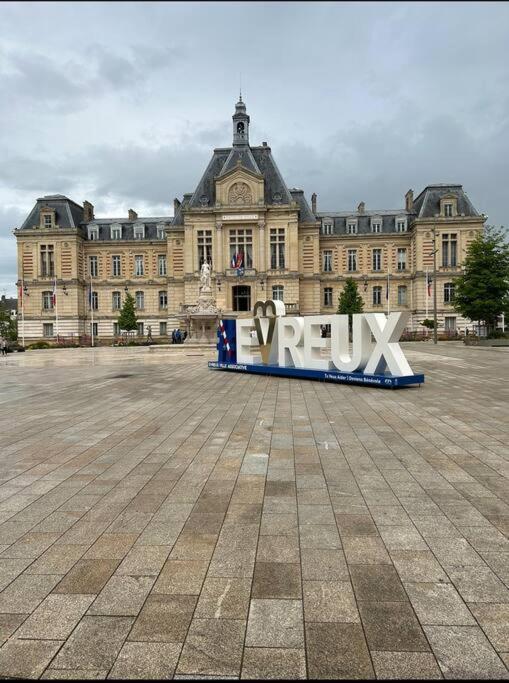 Apt Evreux 900M De La Gare Exteriör bild